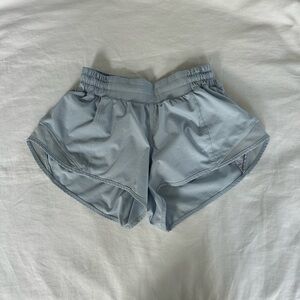 Lululemon hotty hot short 2.5” size 2